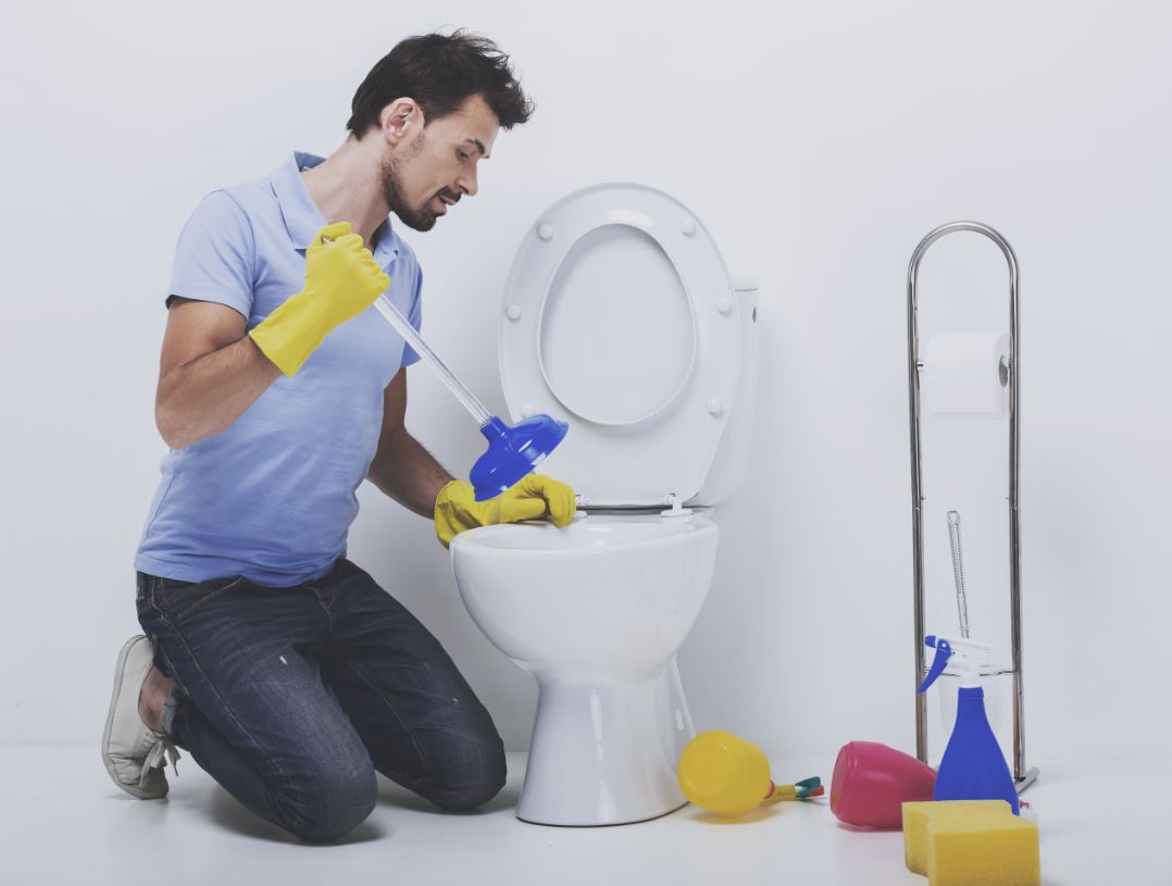 Déboucher facilement ses toilettes avec un furet